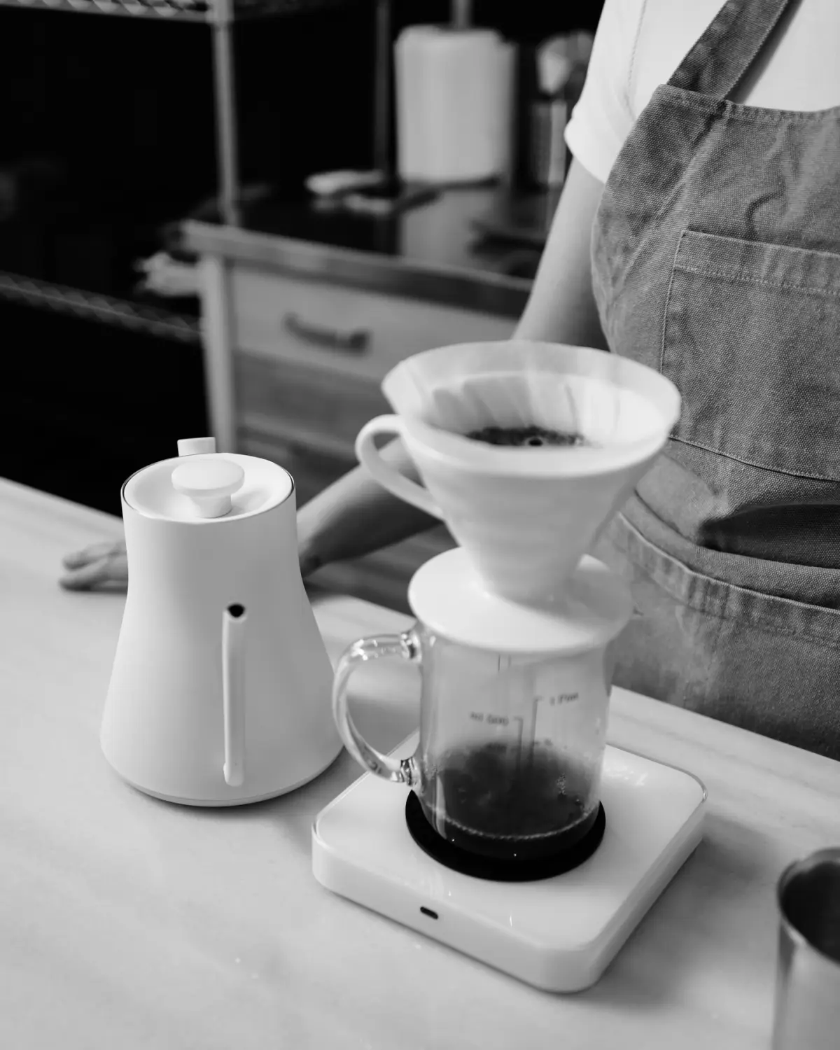 V60 ile filtre kahve demlenirken